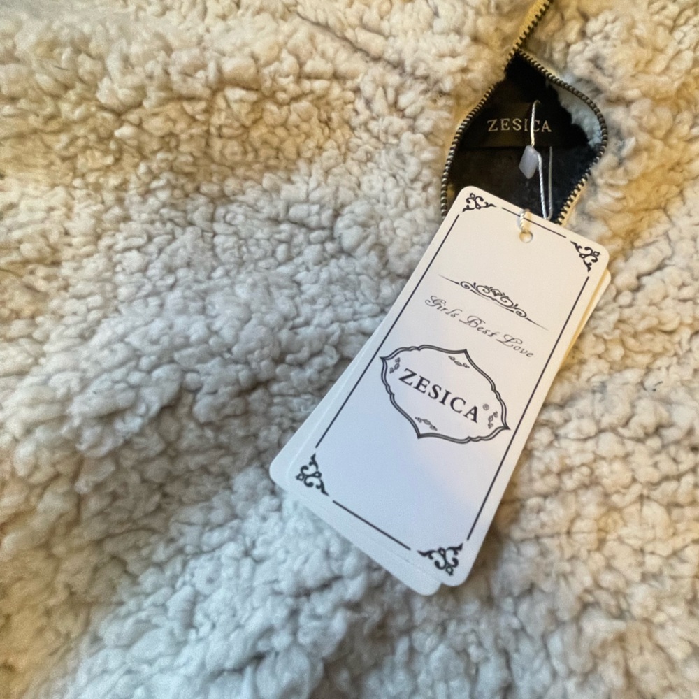 Zesica NWT Cozy Gray Sherpa Pullover